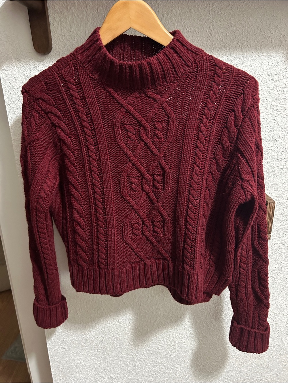 🍁Fall Forever 21 barely worn Cozy Cable Knit Women's Sweater - Burgundy🍁